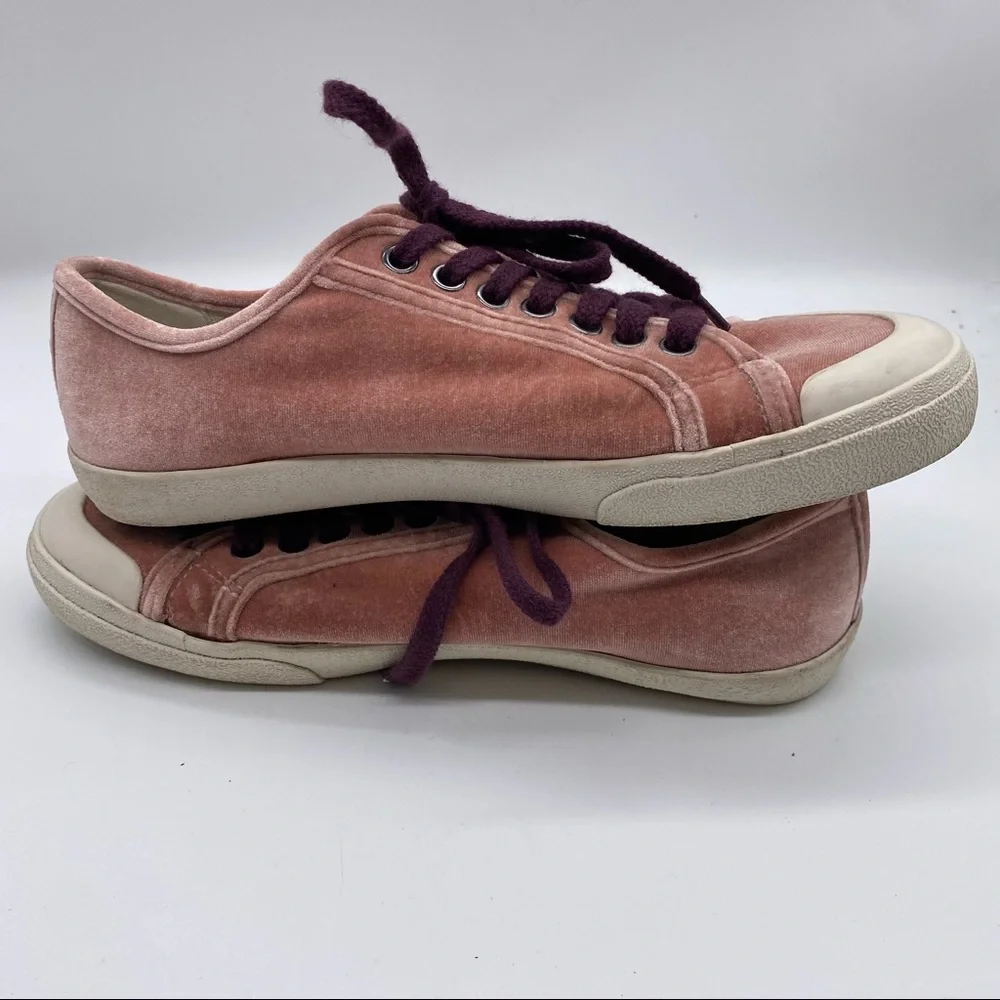 Kurt Geiger stylish pink